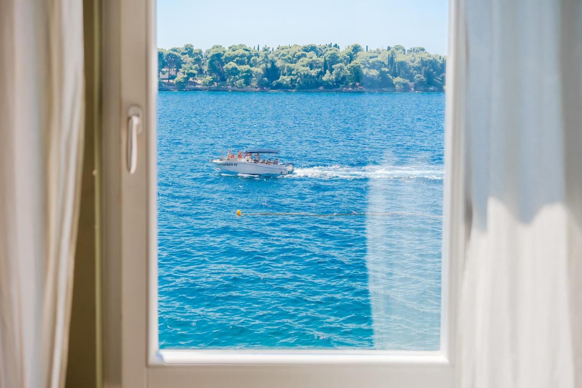 Apartment Mediterraneo Ровин Екстериор снимка