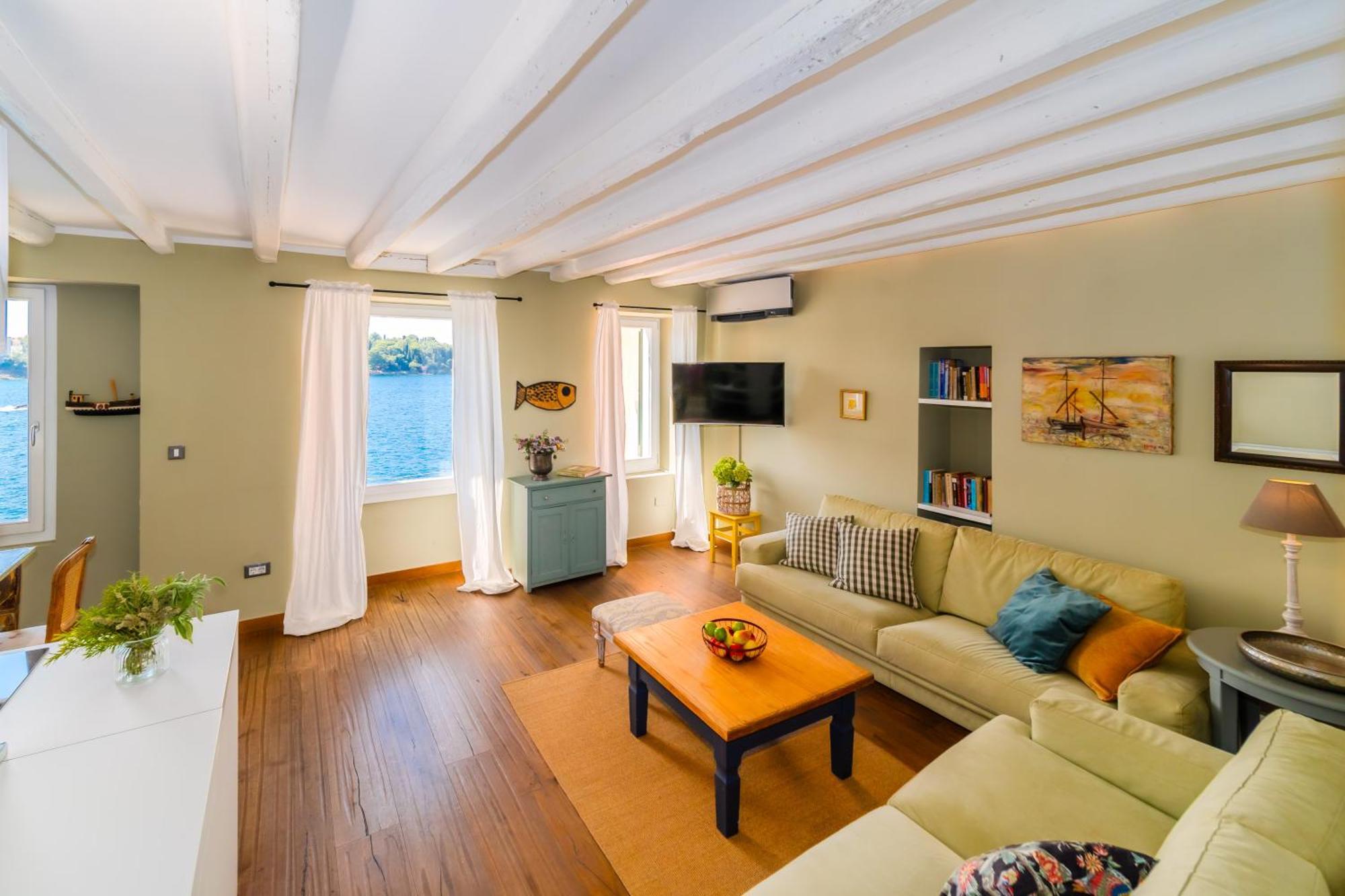 Apartment Mediterraneo Ровин Екстериор снимка