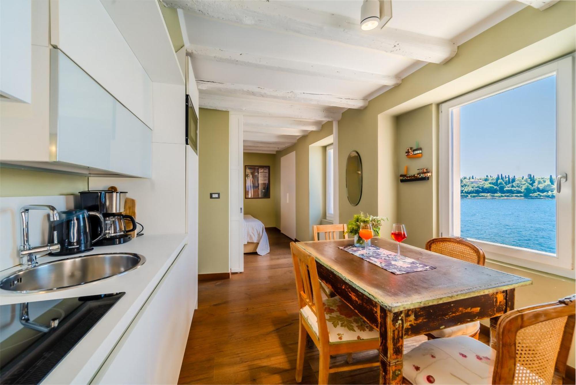 Apartment Mediterraneo Ровин Екстериор снимка