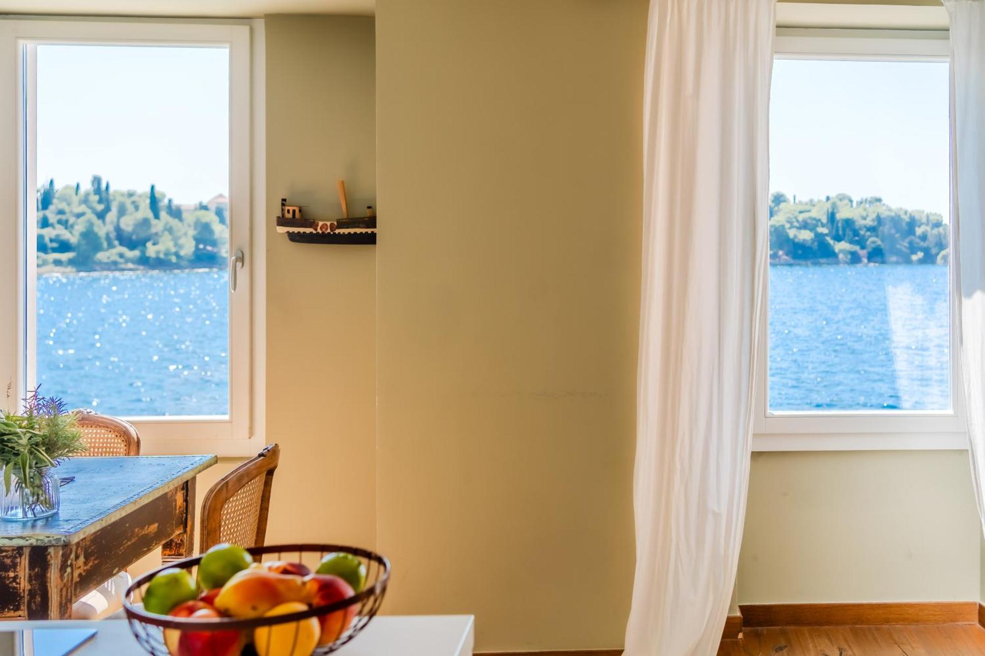 Apartment Mediterraneo Ровин Екстериор снимка
