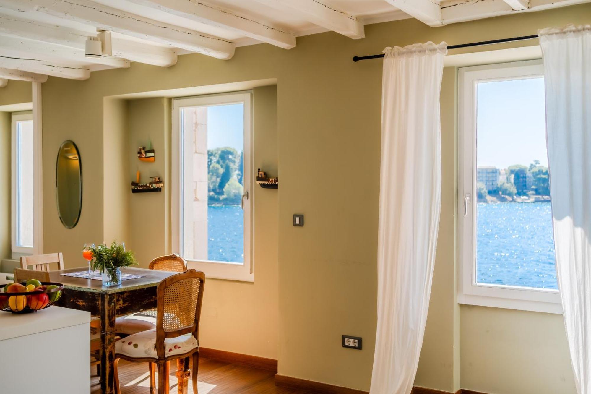 Apartment Mediterraneo Ровин Екстериор снимка
