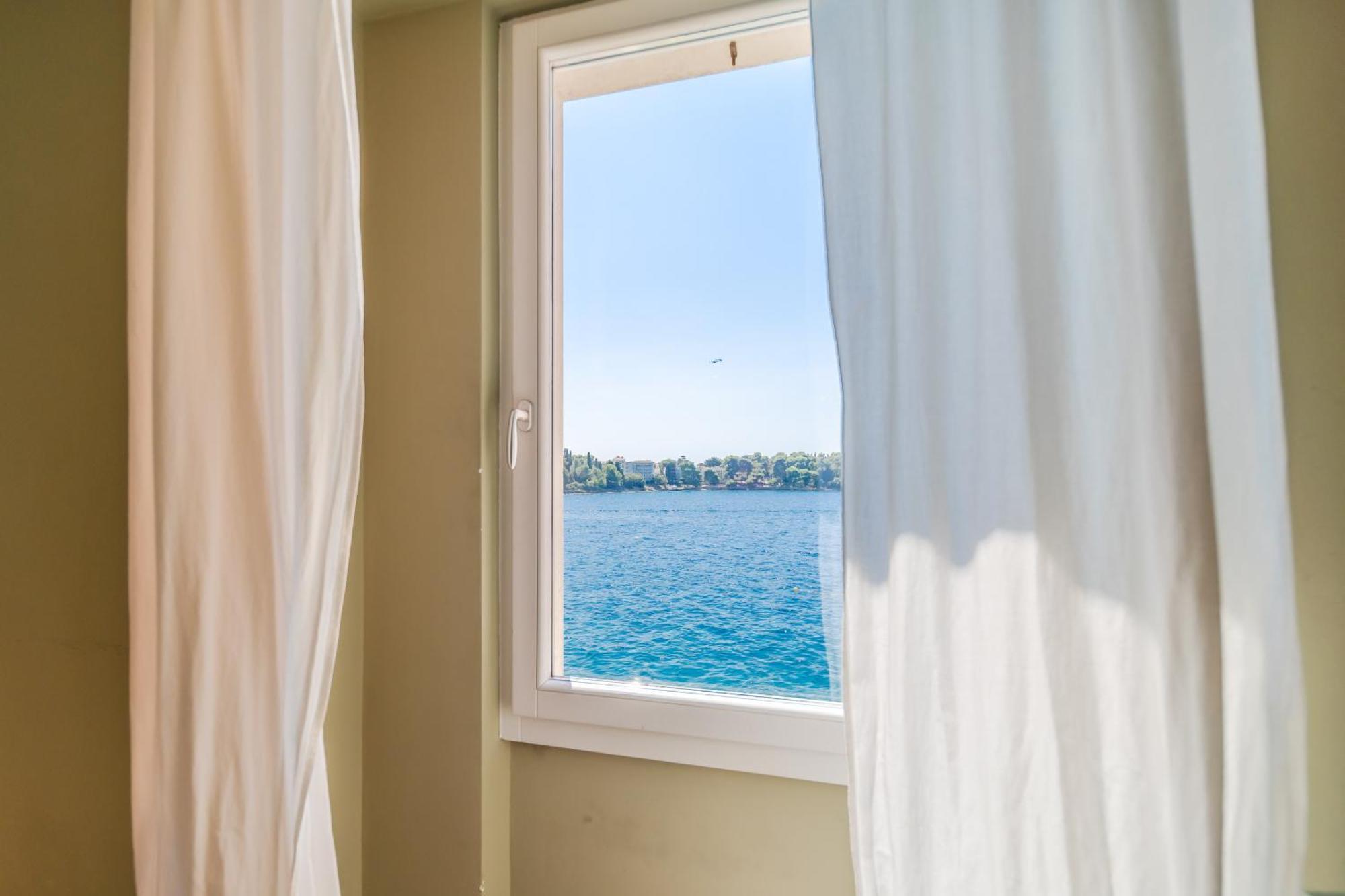 Apartment Mediterraneo Ровин Екстериор снимка